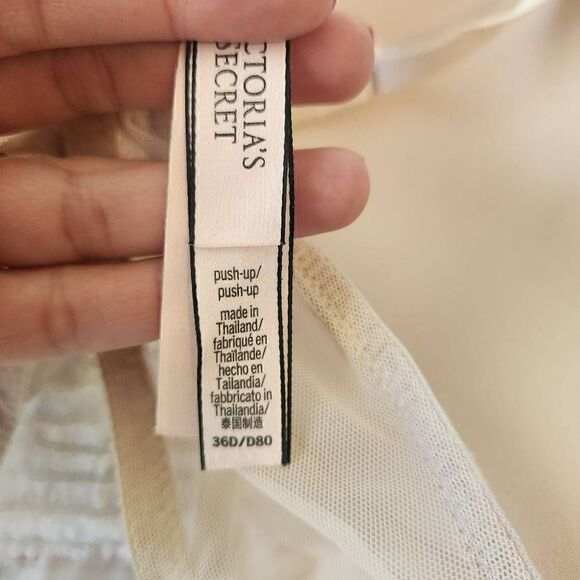 Victoria's Secret Sexy Tee Lace Push Up Bra Size 36D - Picture 3 of 4